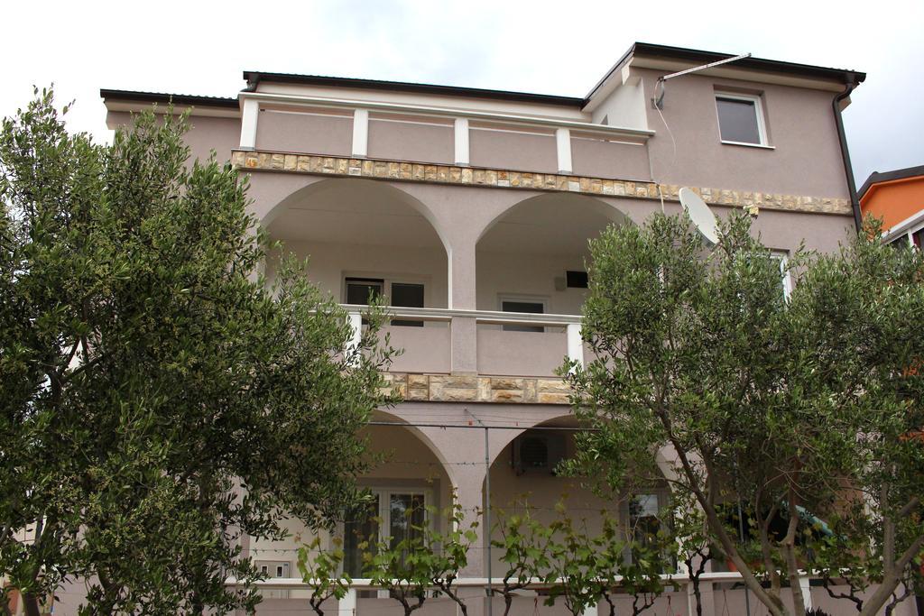 Apartments Beba Вир Екстериор снимка